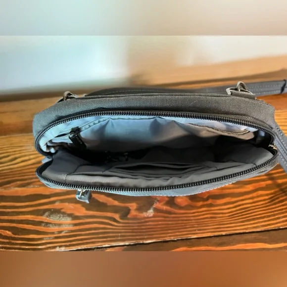 Travelon Anti-Theft Metro Convertible Small Crossbody Belt bag - Picture 6 of 15